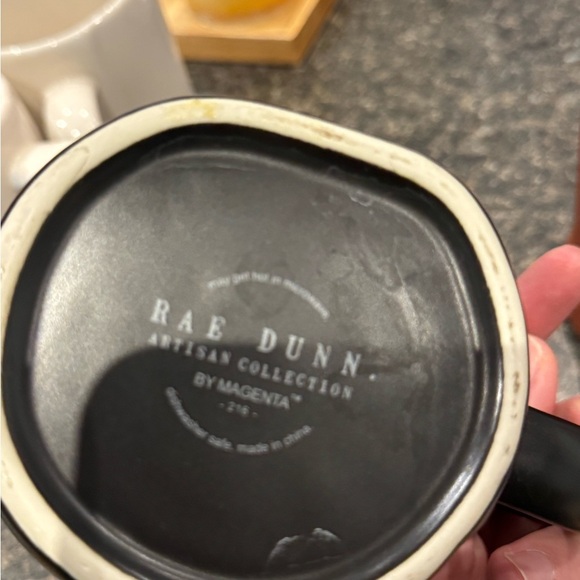Rae Dunn Black #MOM LIFE Mug - Picture 2 of 2